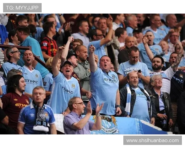 皇马曼城高管赛前会面 互赠纪念品增情谊